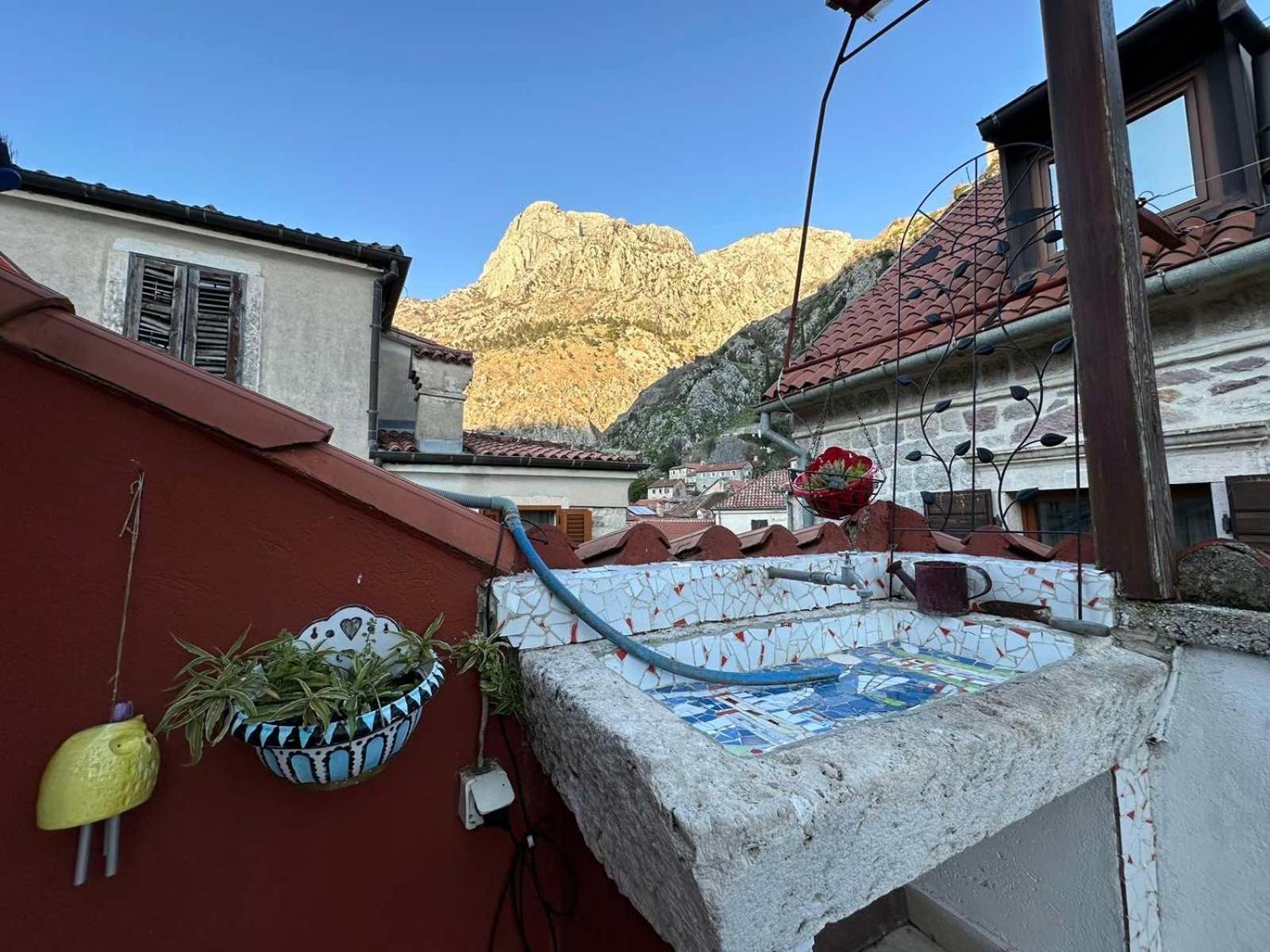 Charming Apartment With A Terrace Kotor Buitenkant foto